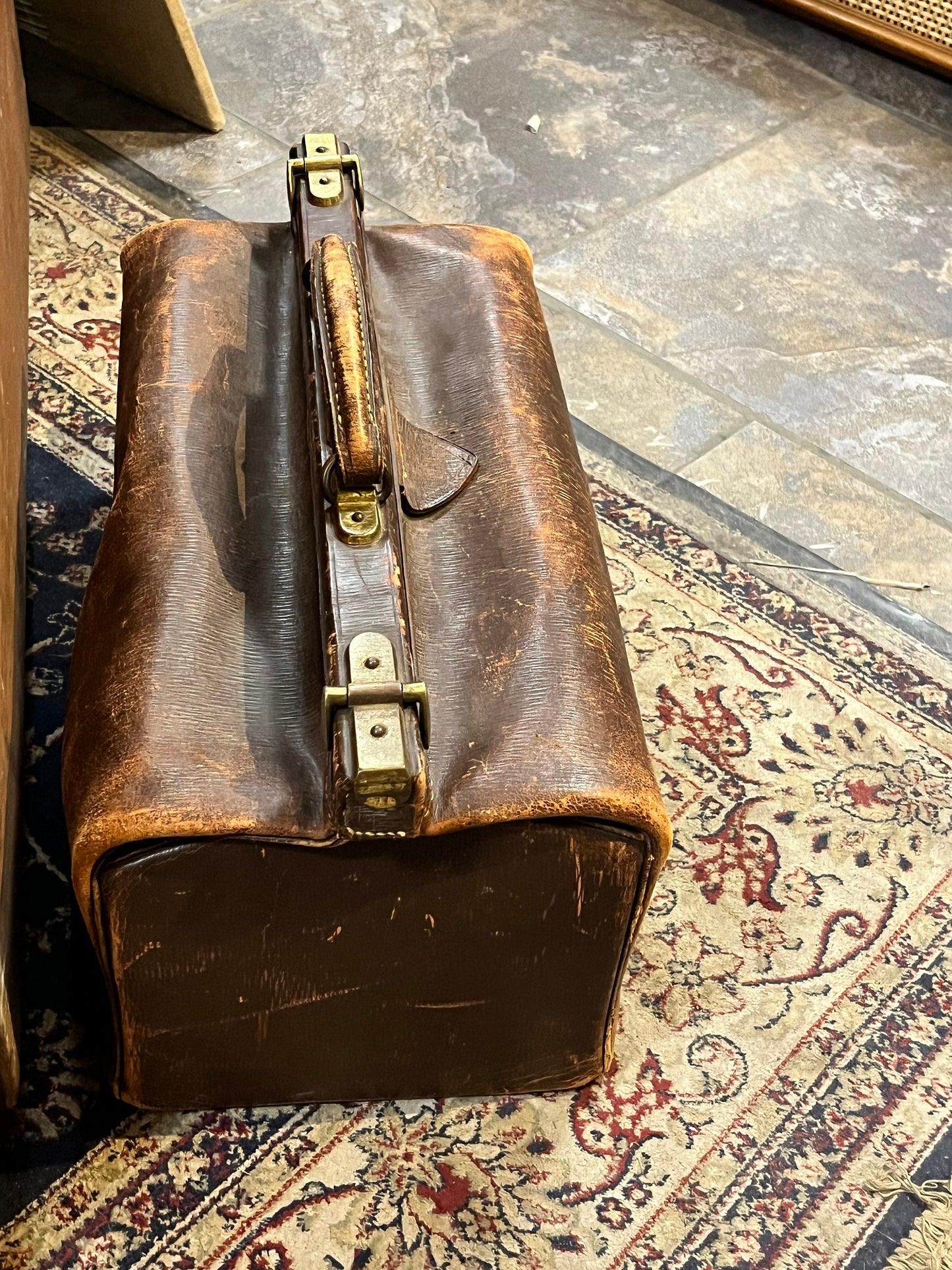 17 x 9 x 13 high absolutely fabulous antique English leather doctors bag  - wonderful Bettina and in good condition  masterpiece