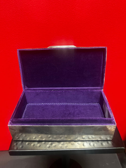 Lovely English antique sterling silver 7 x 4 x 2 high cigarette or jewellery box wonderful condition