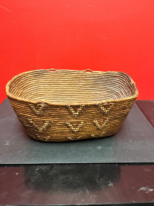 Stunning antique indigenous first nations coast Salish, 14 x 10 x 7 high  woven basket great condition see photos  value priced