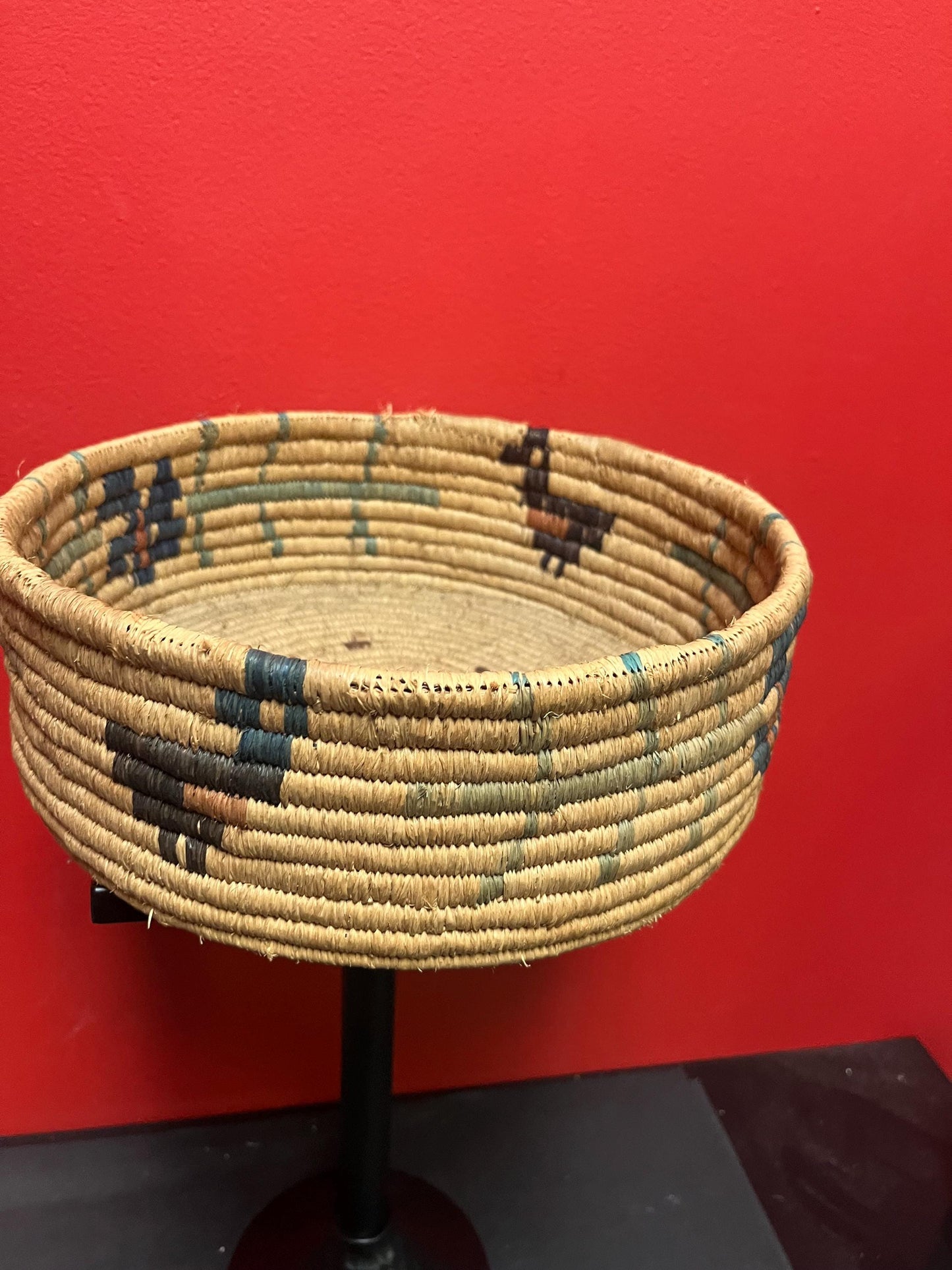 Lovely American indigenous southwestern Navajo  Woven basket  great imagery and 10 x 4 high  amazing value.  see photos for condition