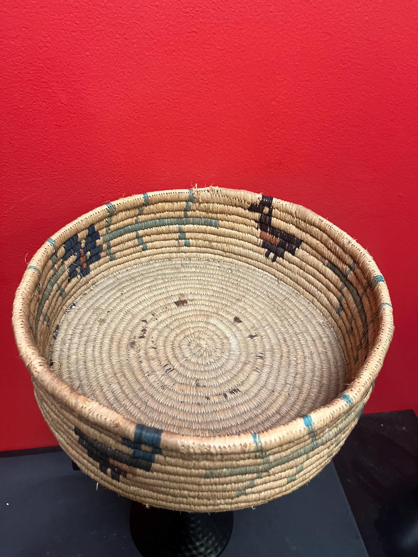 Lovely American indigenous southwestern Navajo  Woven basket  great imagery and 10 x 4 high  amazing value.  see photos for condition