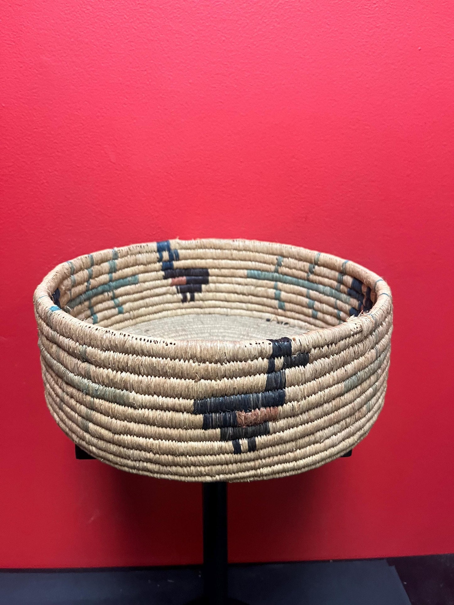 Lovely American indigenous southwestern Navajo  Woven basket  great imagery and 10 x 4 high  amazing value.  see photos for condition