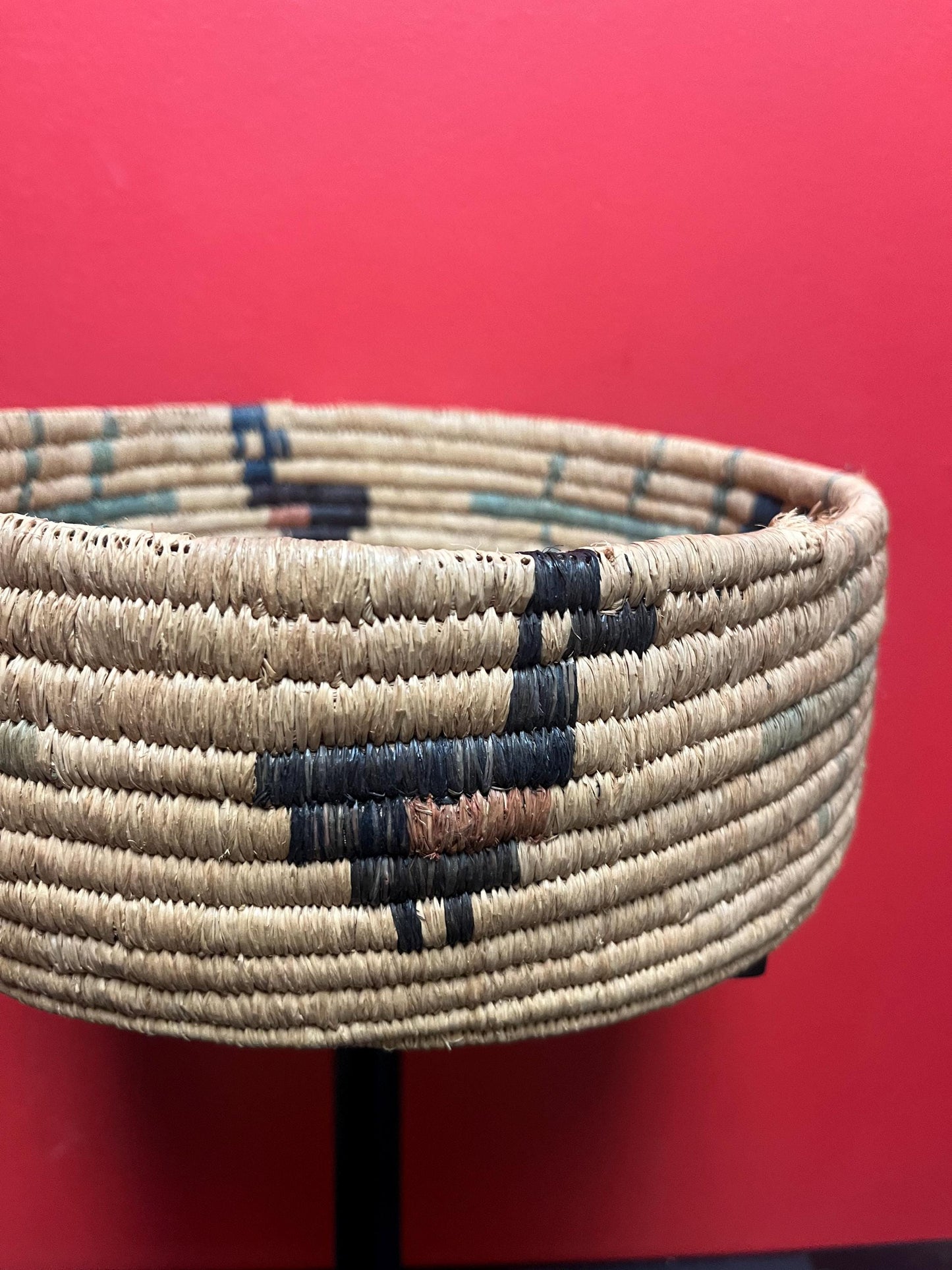 Lovely American indigenous southwestern Navajo  Woven basket  great imagery and 10 x 4 high  amazing value.  see photos for condition