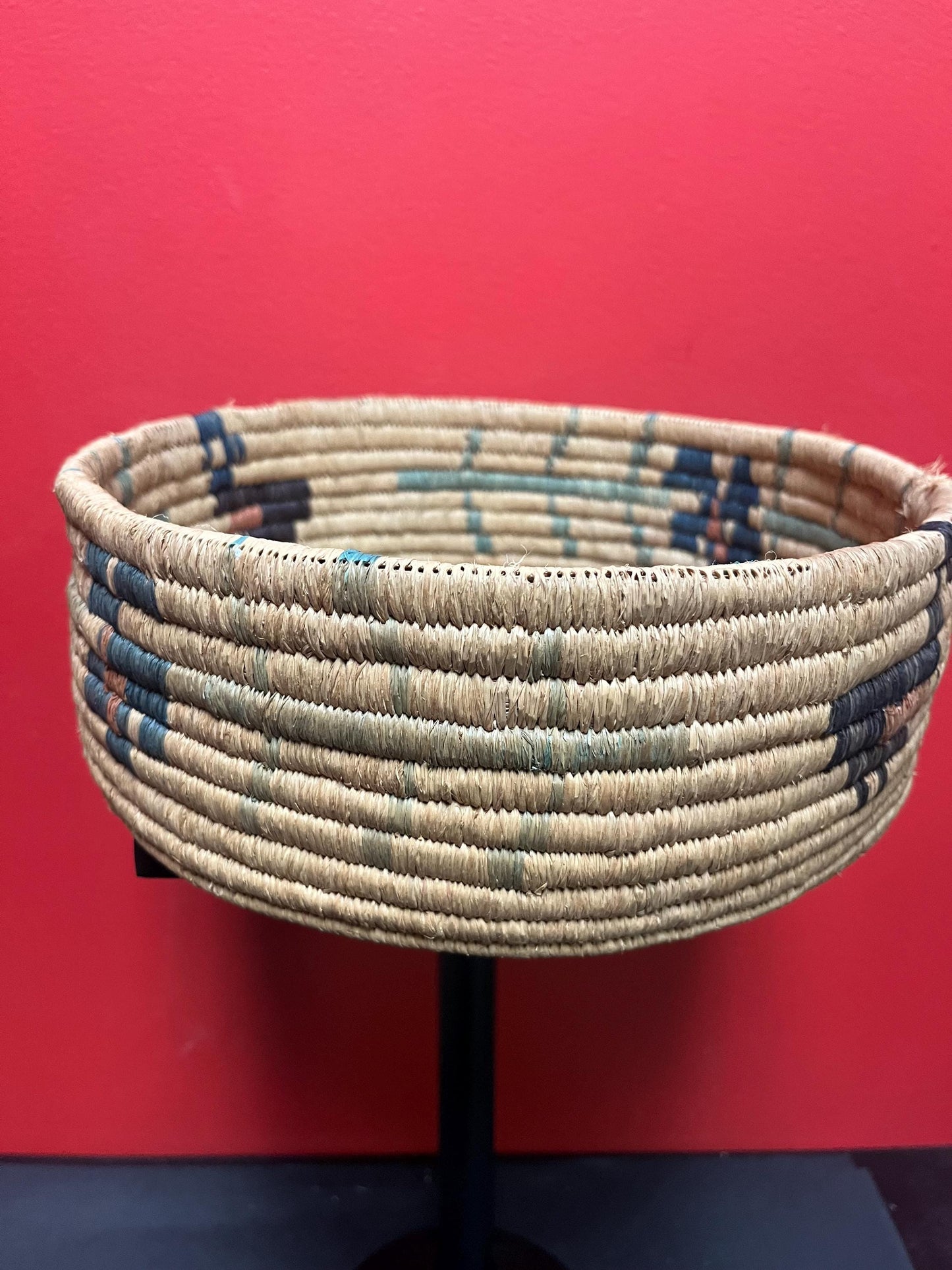 Lovely American indigenous southwestern Navajo  Woven basket  great imagery and 10 x 4 high  amazing value.  see photos for condition