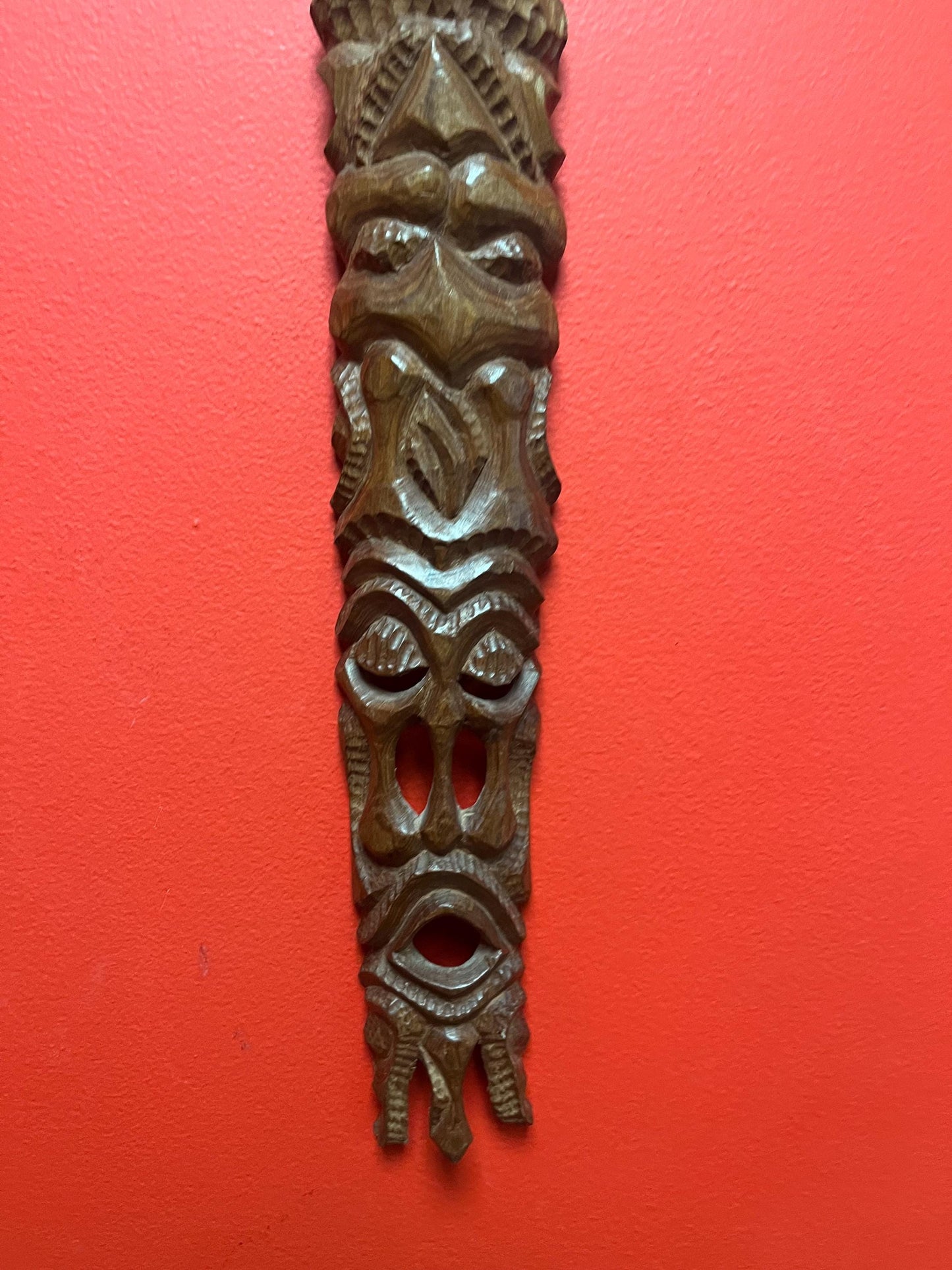 Beautiful 16 inch skinny South African mask   great carving and imagery and ready to hang  good value