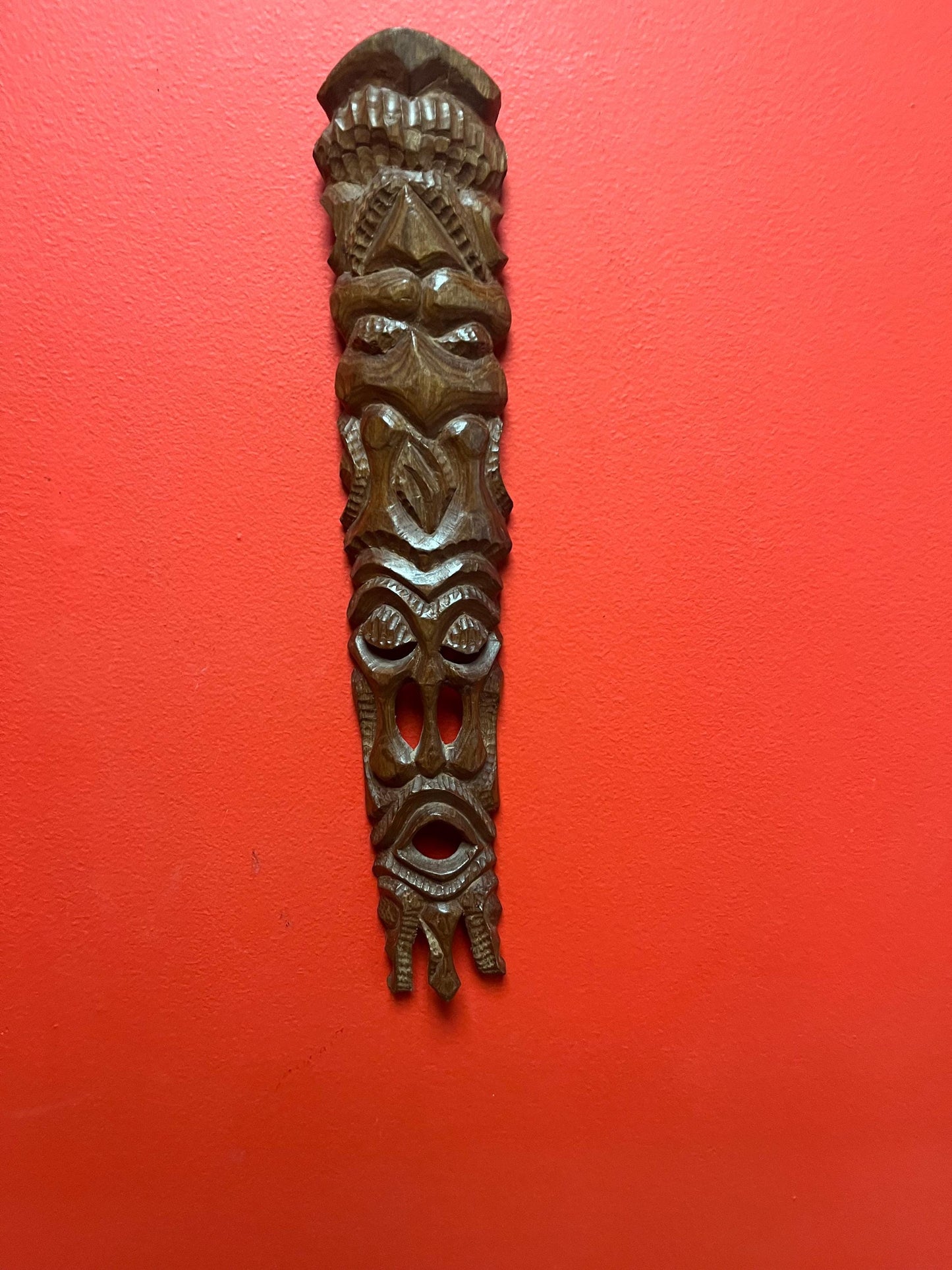 Beautiful 16 inch skinny South African mask   great carving and imagery and ready to hang  good value