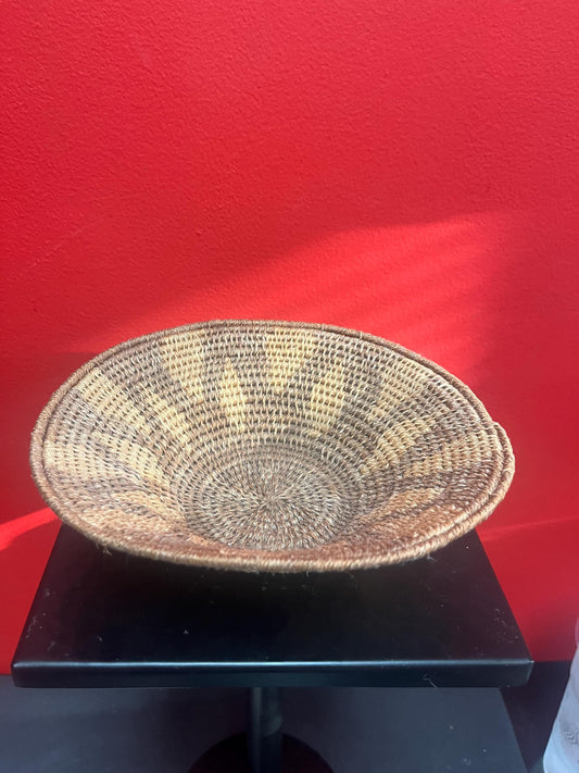 Lovely 8 inch by 2 inch tall southwestern Navajo American basket bowl  - great condition  good value