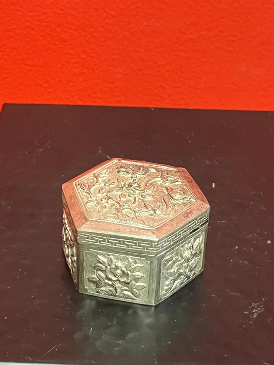 2.5 x 1.5  inch high Chinese silver box with great imagery signed on bottom