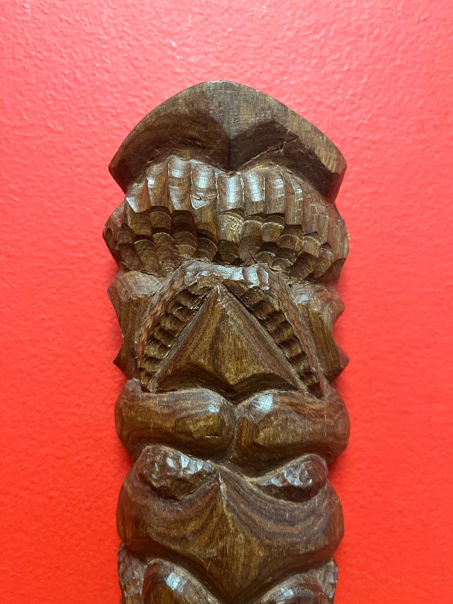 Beautiful 16 inch skinny South African mask   great carving and imagery and ready to hang  good value