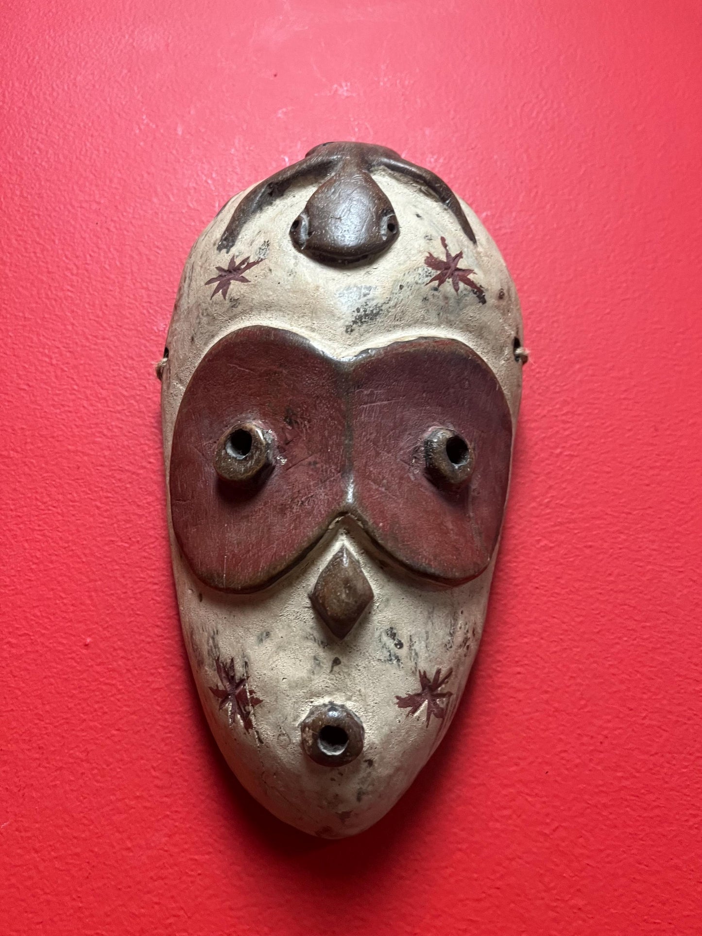 10 x 5 inch fabulous 1950s African Tanzanian artefact mask  Great condition and wonderful patina  From important collection -wow