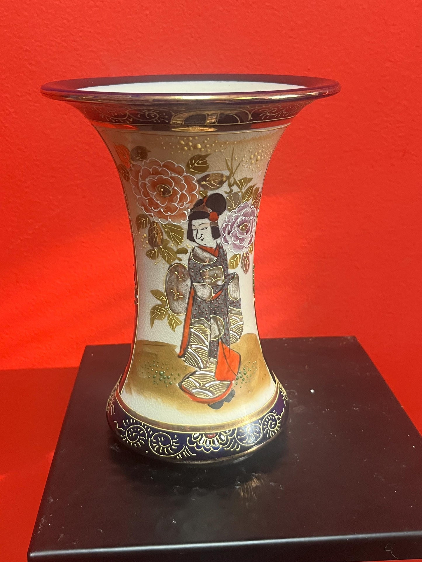 Lovely antique 7 inch tall signed Japanese Satsuma vase in excellent condition  great imagery and very nice example  perfect gift