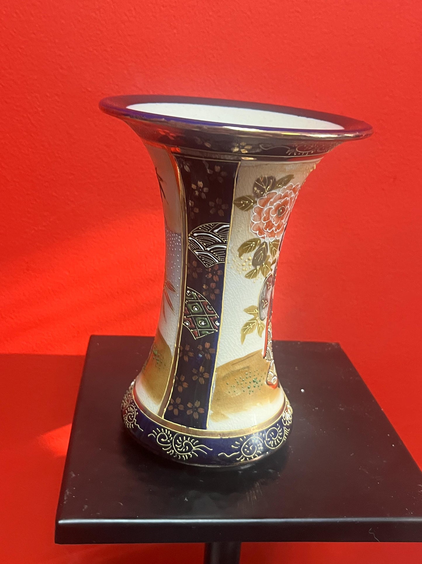 Lovely antique 7 inch tall signed Japanese Satsuma vase in excellent condition  great imagery and very nice example  perfect gift