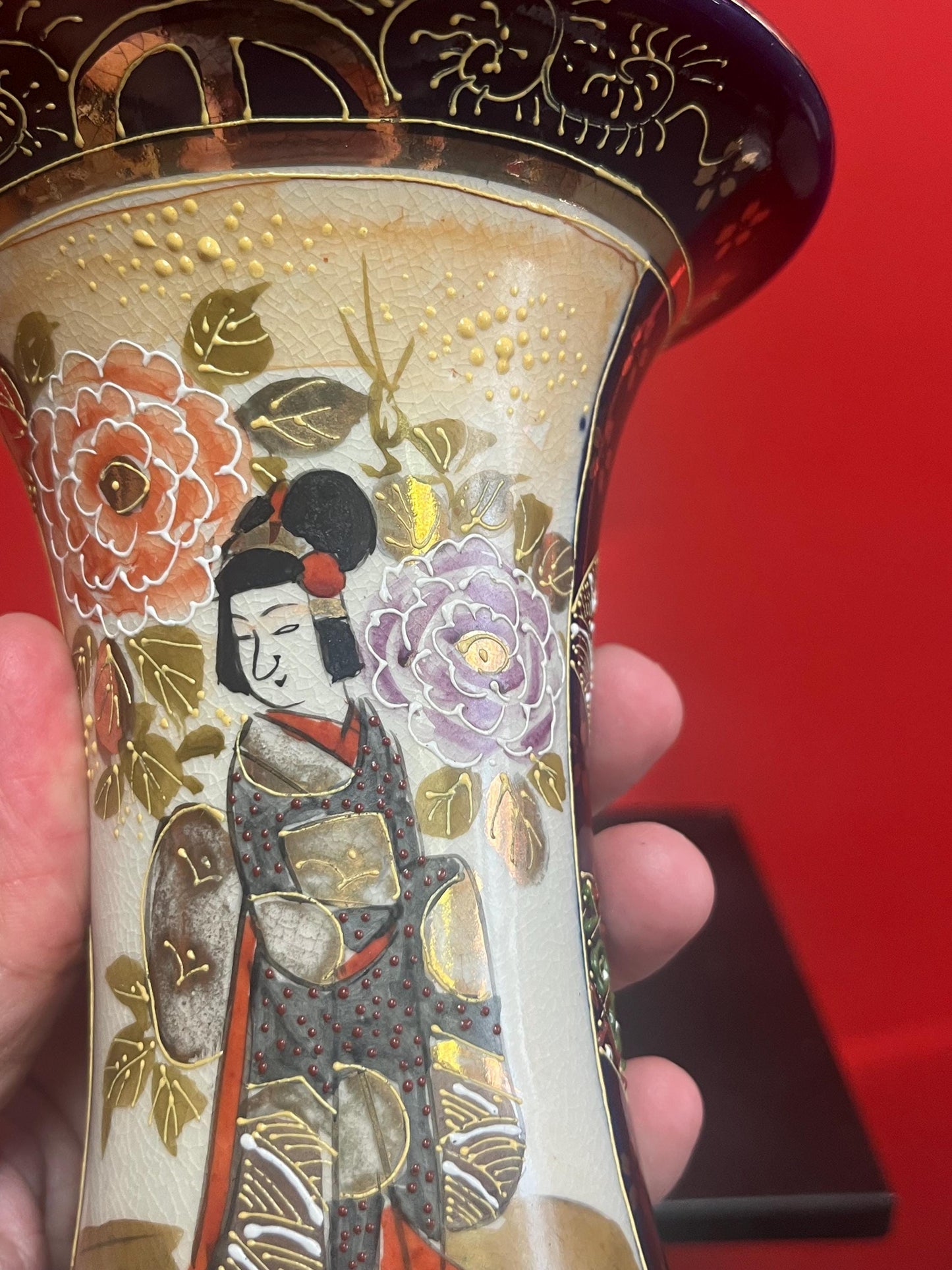 Lovely antique 7 inch tall signed Japanese Satsuma vase in excellent condition  great imagery and very nice example  perfect gift