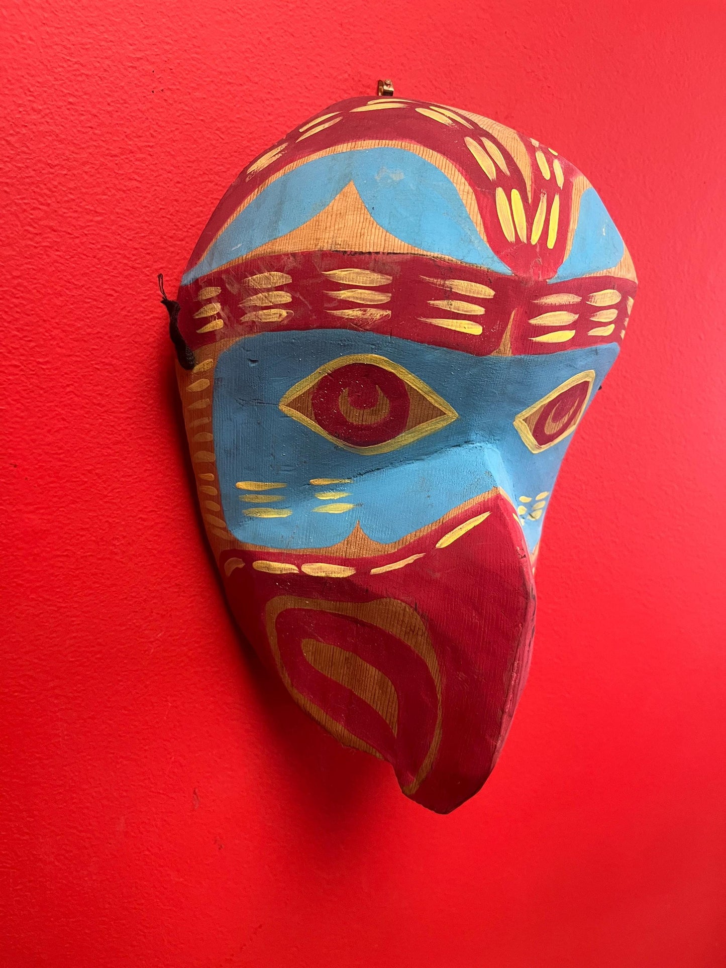 Lovely signed indigenous first nations Pacific Northwest Coast 10 x 8“ eagle mask  small chip on back  good value   great colours