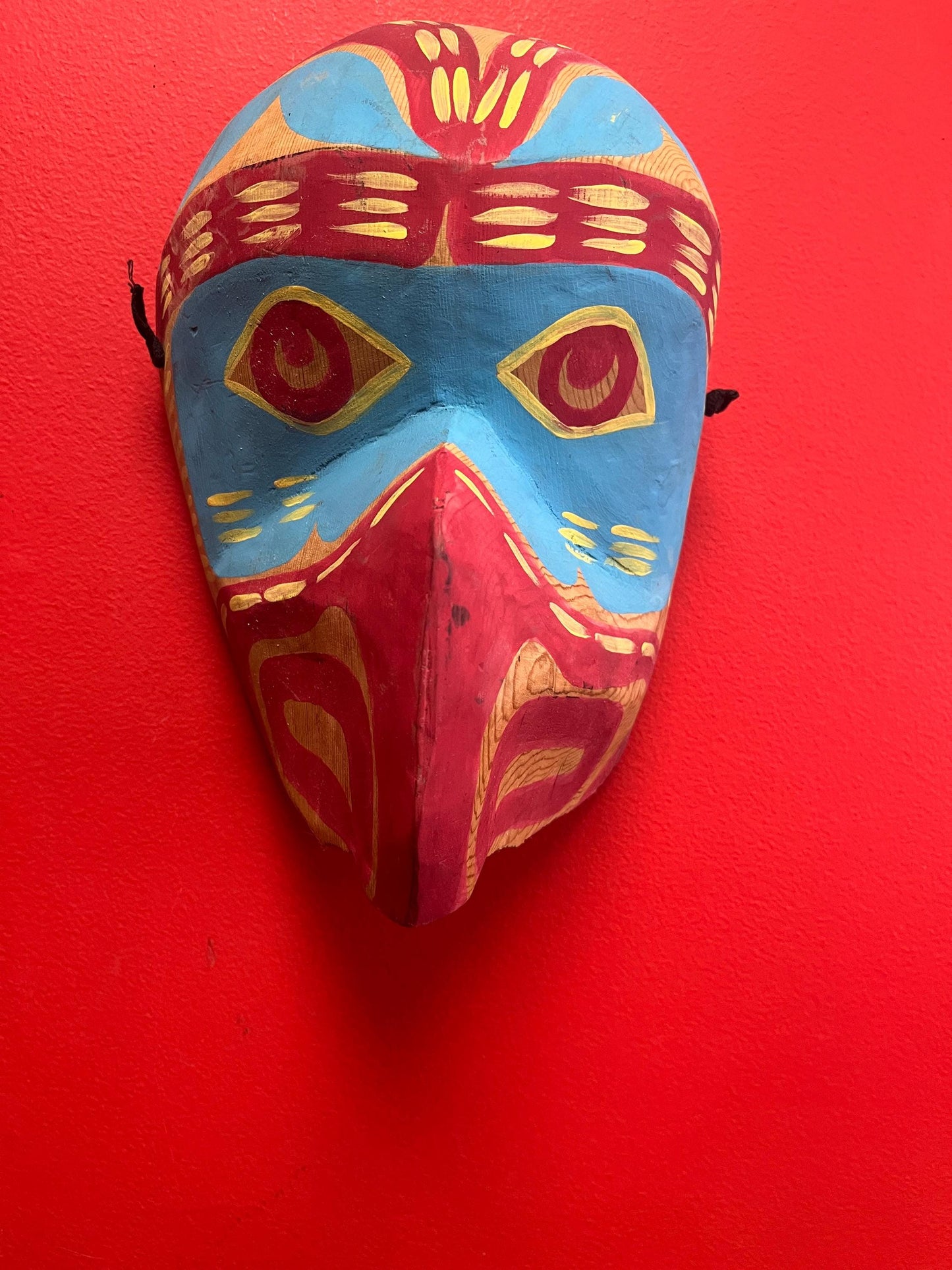 Lovely signed indigenous first nations Pacific Northwest Coast 10 x 8“ eagle mask  small chip on back  good value   great colours