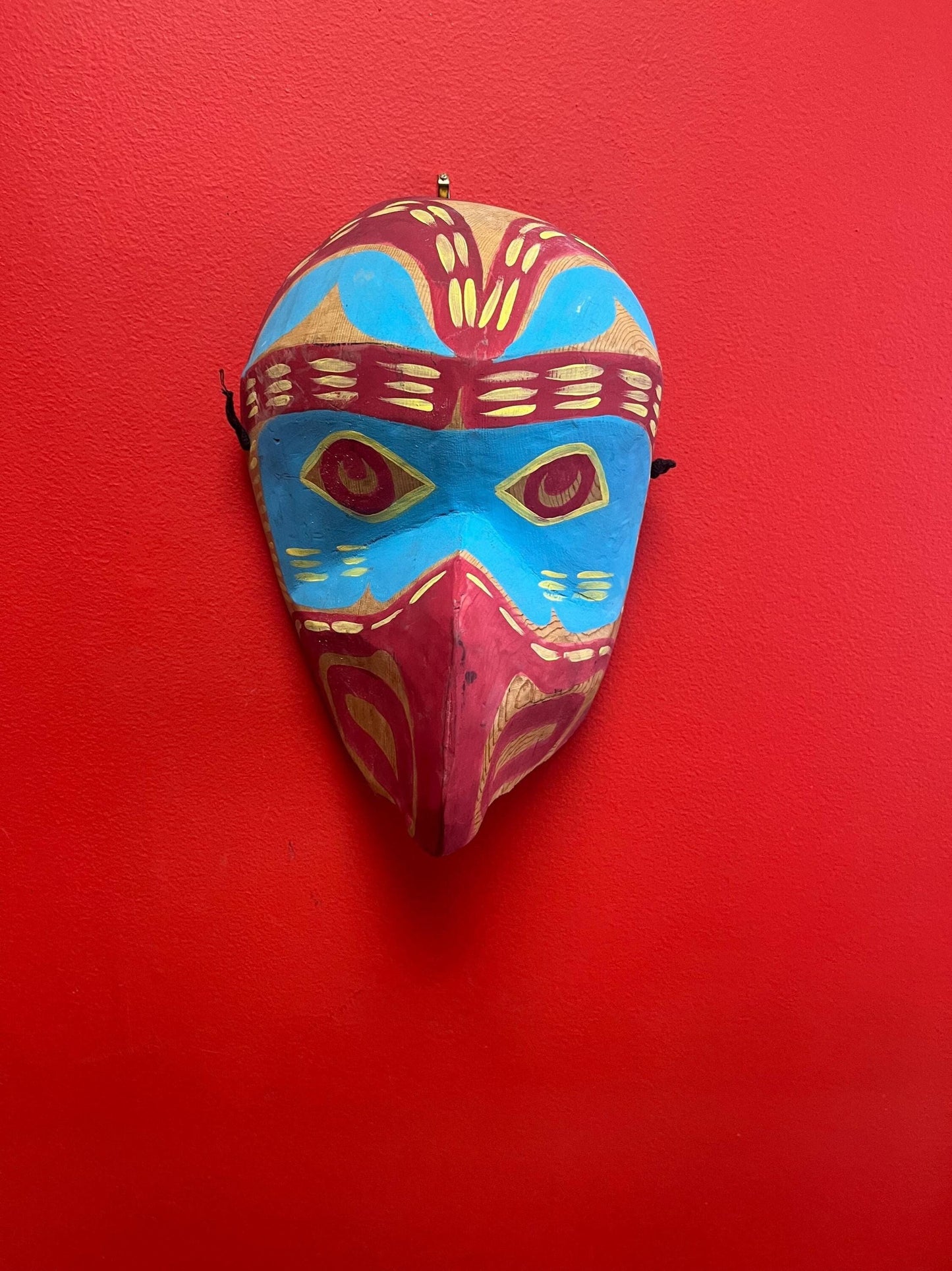 Lovely signed indigenous first nations Pacific Northwest Coast 10 x 8“ eagle mask  small chip on back  good value   great colours