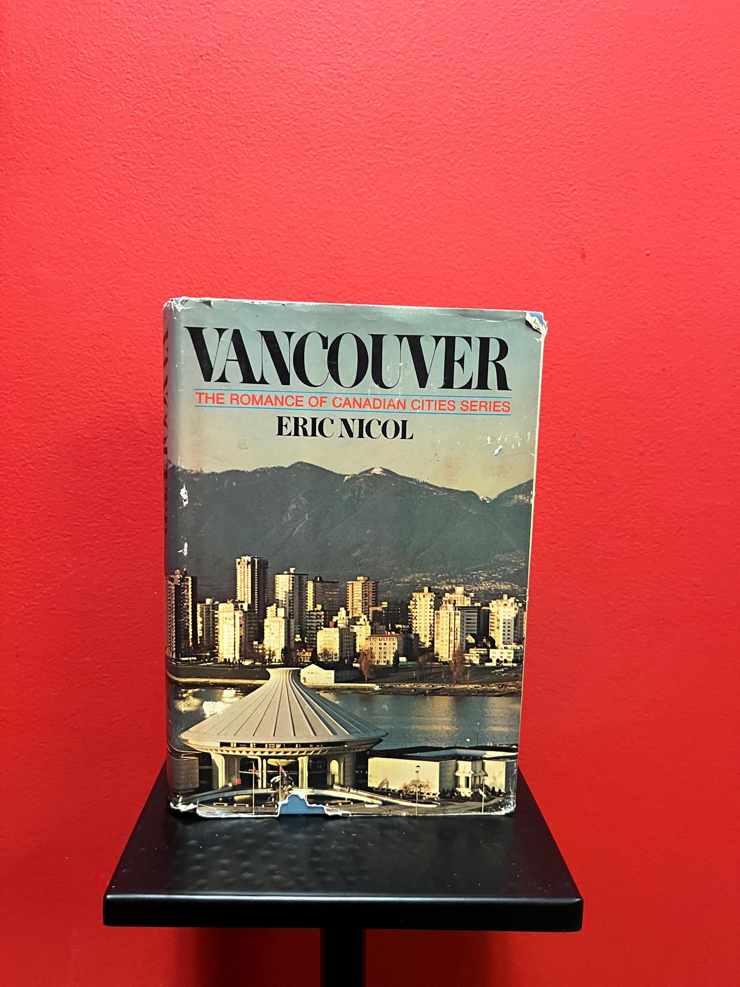 Cool 1970 Vancouver book   259  pages - Used condition but very interesting and great gift  memories of Canada