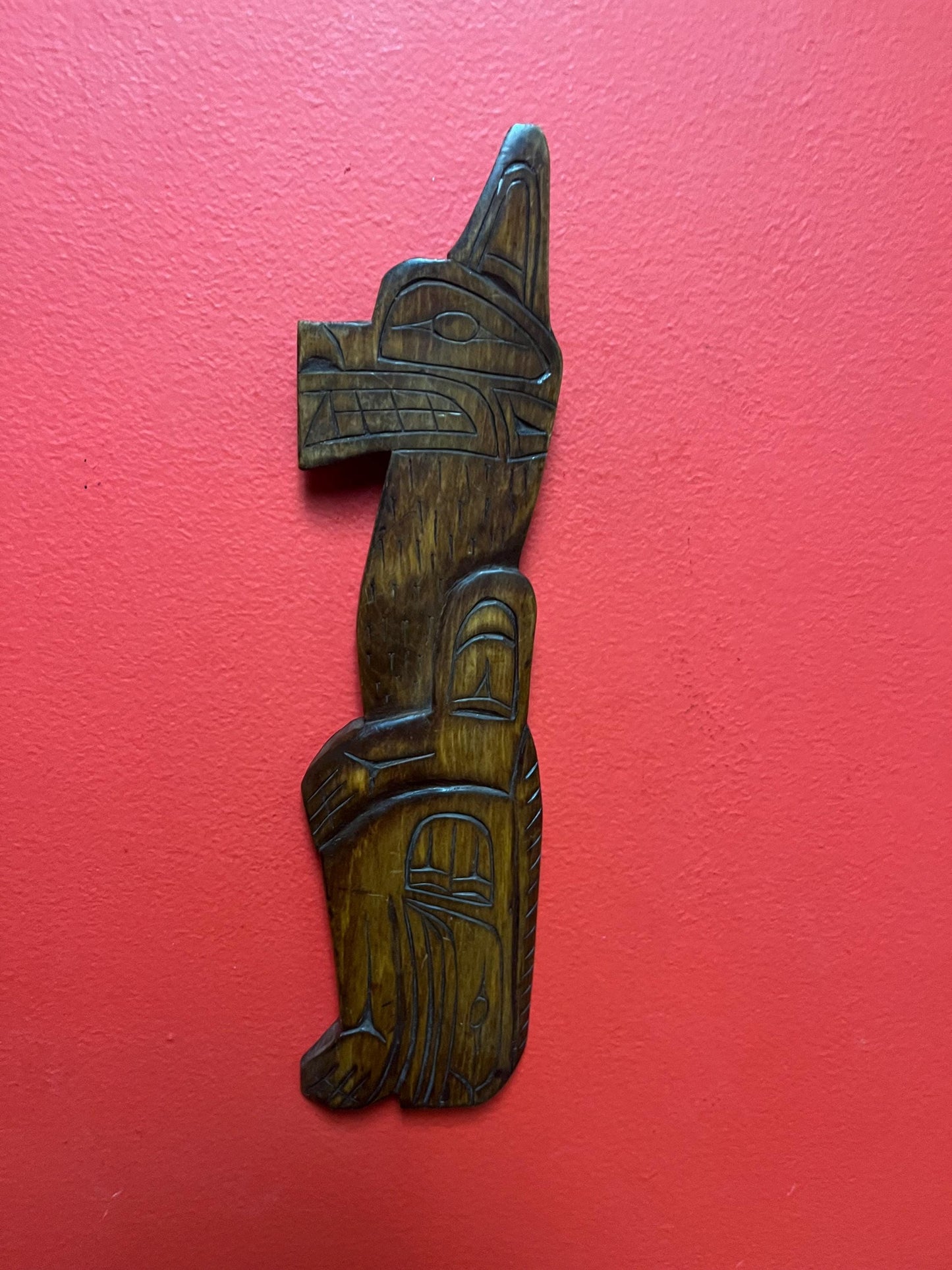 Lovely indigenous First Nations pacific  northwest Coast Ronald Thomas carving of a wolf  lovely detail