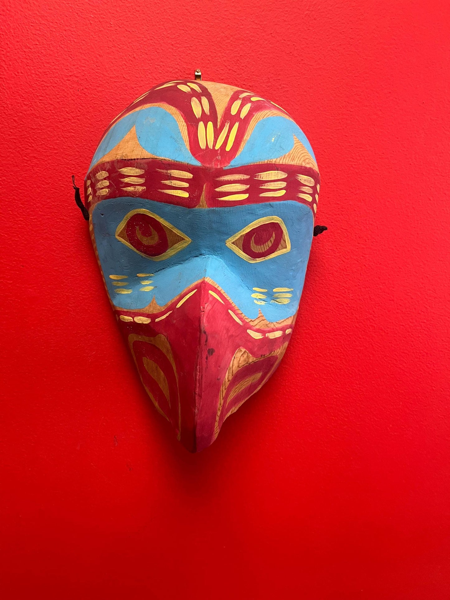 Lovely signed indigenous first nations Pacific Northwest Coast 10 x 8“ eagle mask  small chip on back  good value   great colours