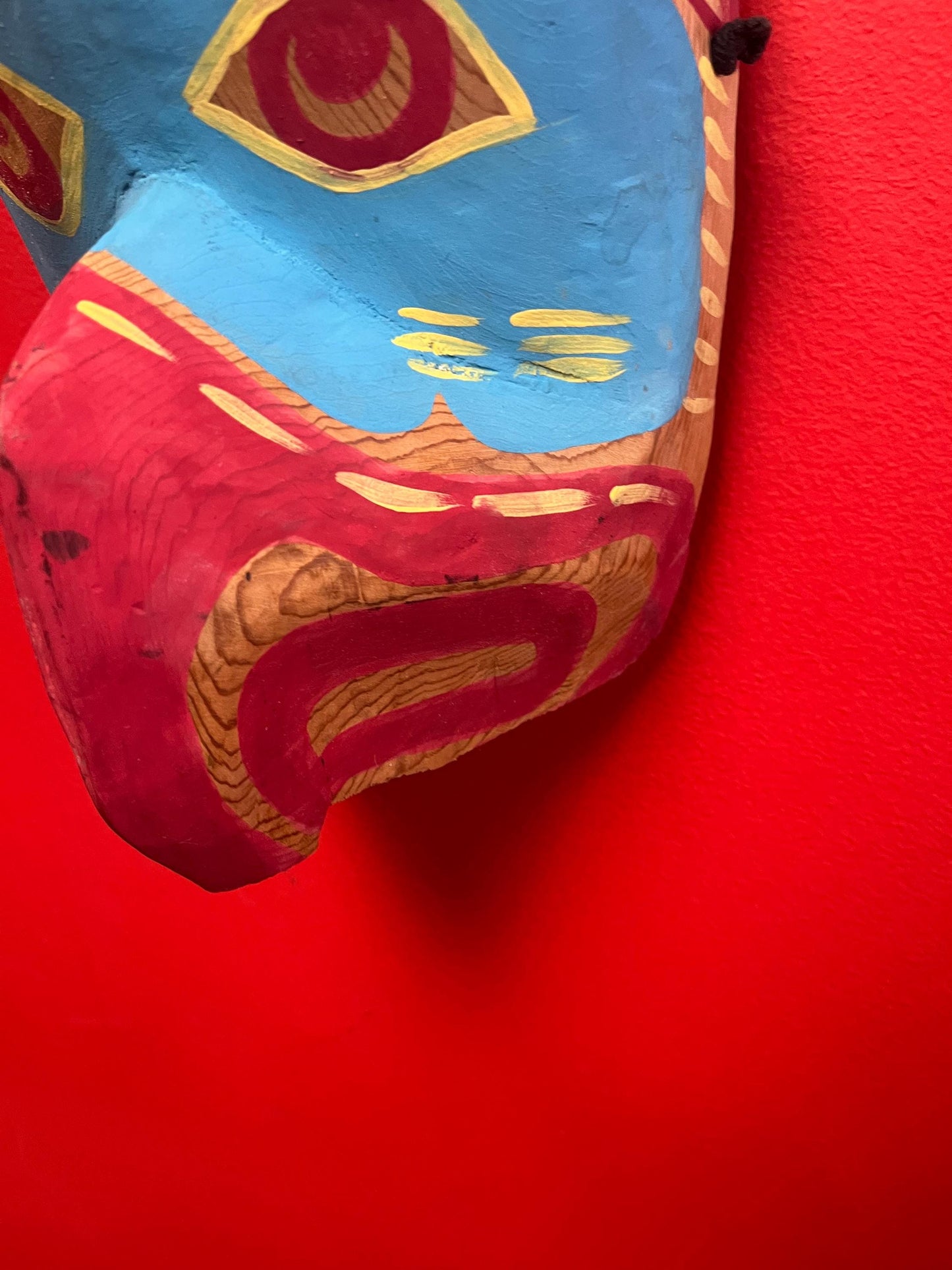 Lovely signed indigenous first nations Pacific Northwest Coast 10 x 8“ eagle mask  small chip on back  good value   great colours