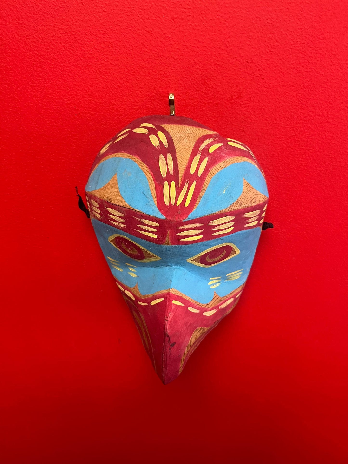 Lovely signed indigenous first nations Pacific Northwest Coast 10 x 8“ eagle mask  small chip on back  good value   great colours