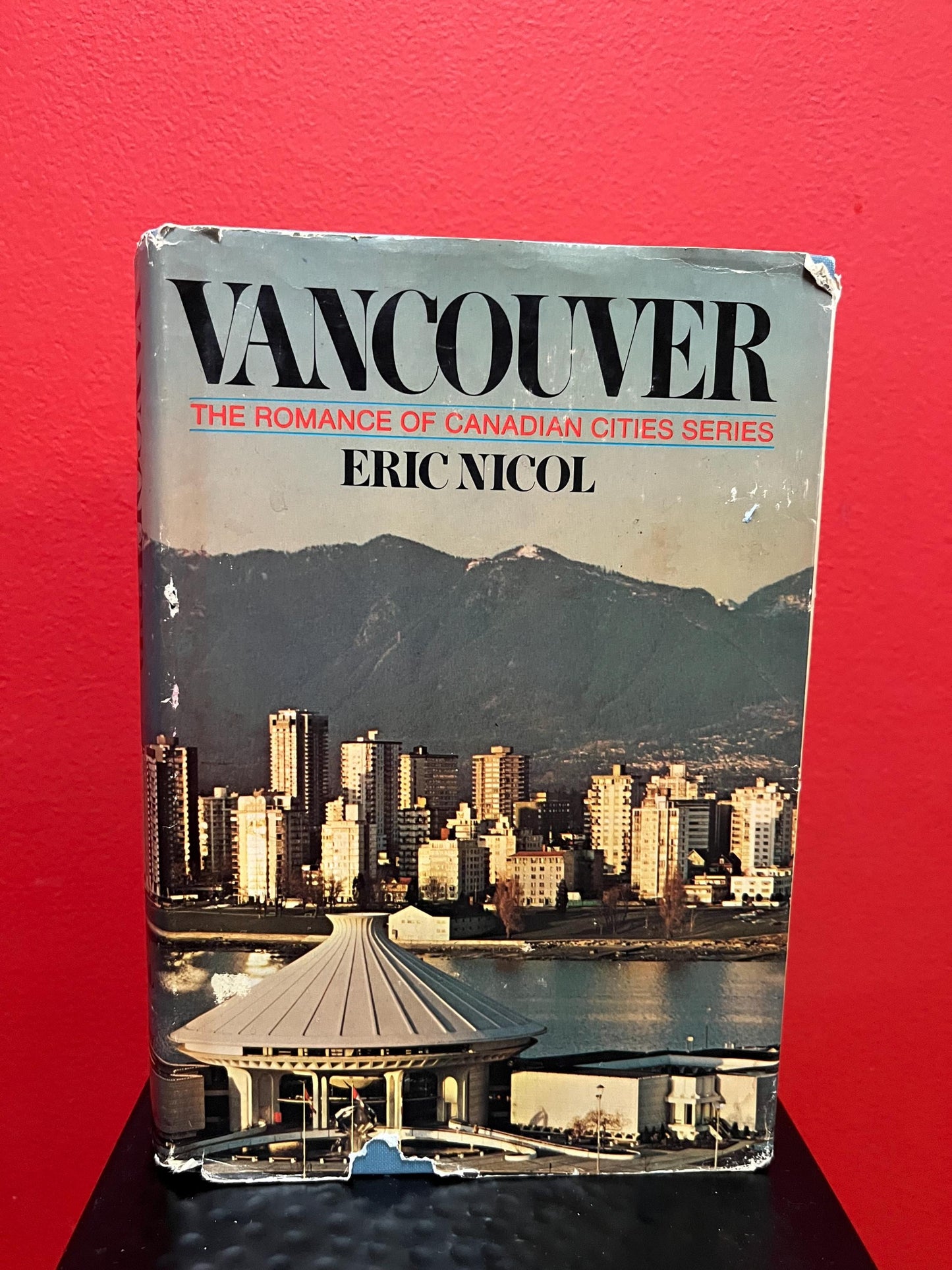 Cool 1970 Vancouver book   259  pages - Used condition but very interesting and great gift  memories of Canada