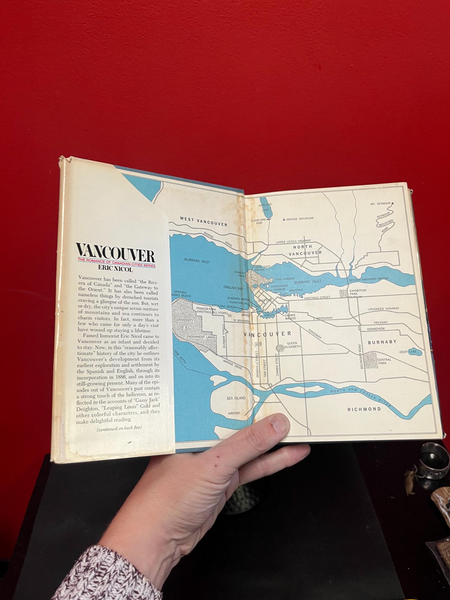 Cool 1970 Vancouver book   259  pages - Used condition but very interesting and great gift  memories of Canada