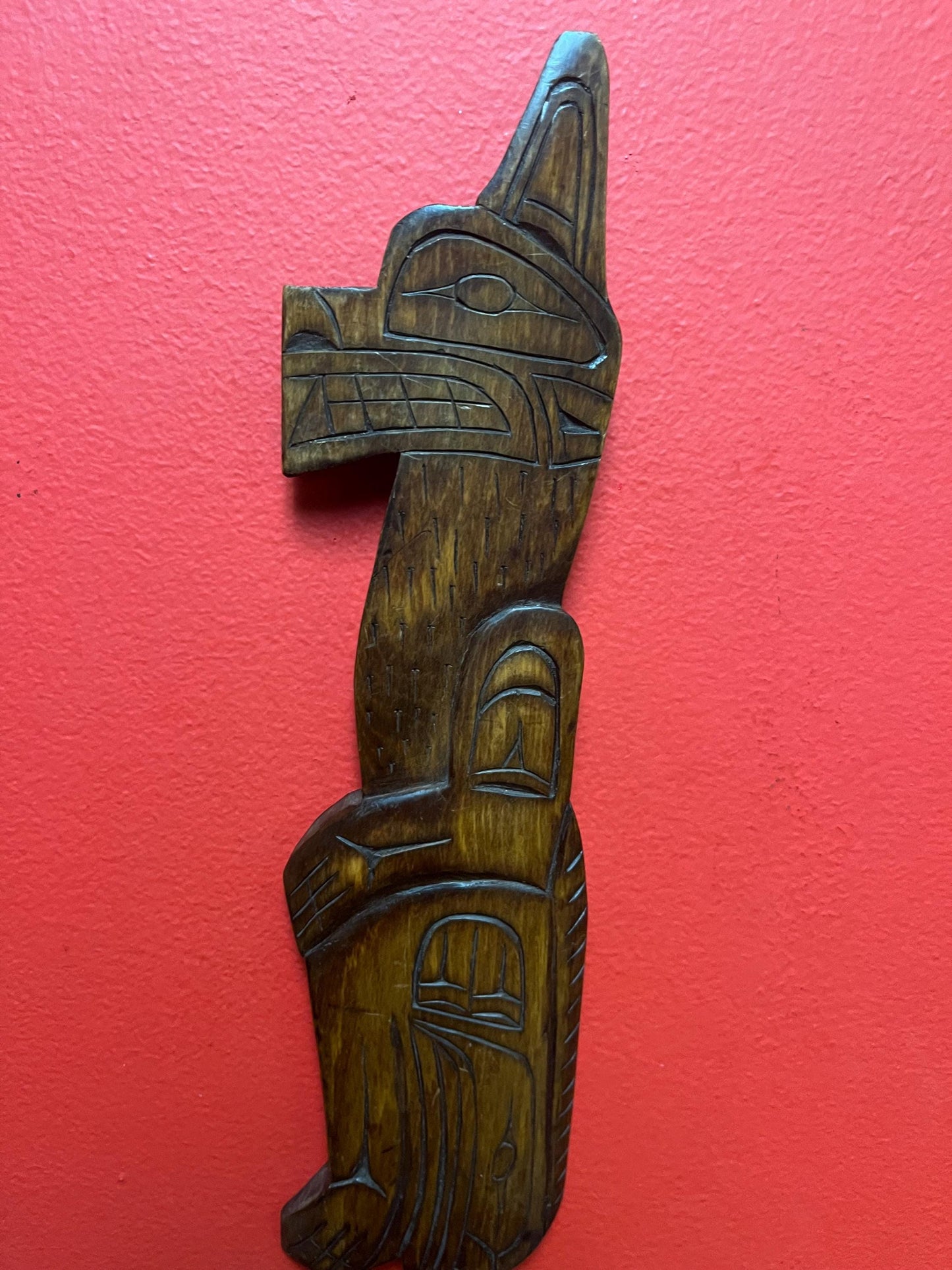 Lovely indigenous First Nations pacific  northwest Coast Ronald Thomas carving of a wolf  lovely detail