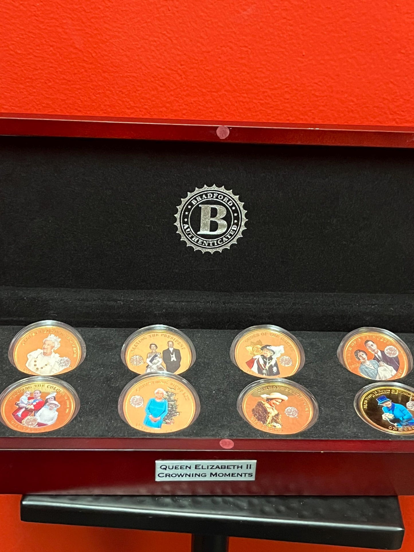 Beautiful quality Bradford exchange coin set celebrating Queen Elizabeth 2 crowning moments  wonderful gift  8 coins and box