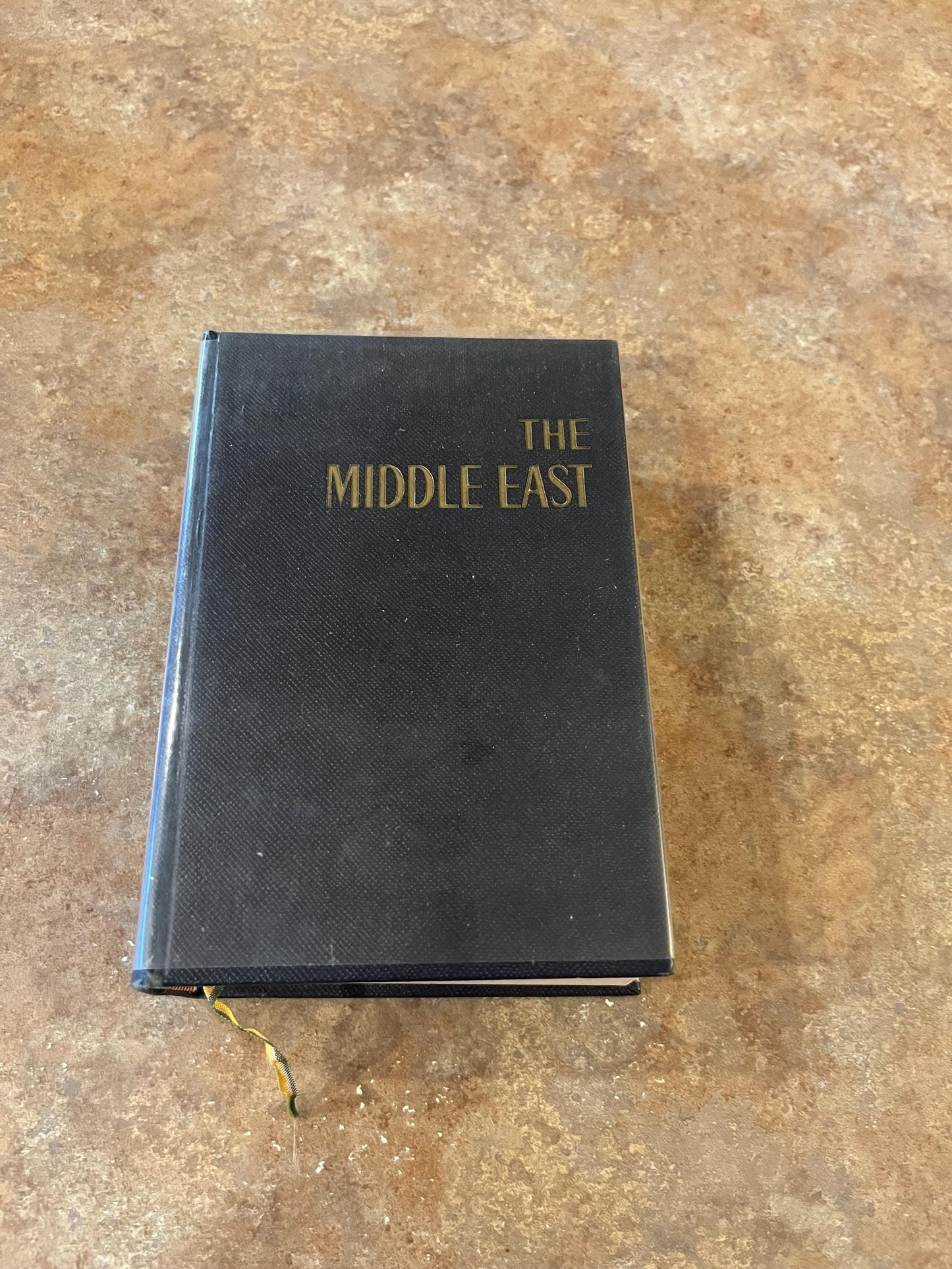 Stunning Middle East book  1966  great condition  1060 pages  many maps  sooo interesting