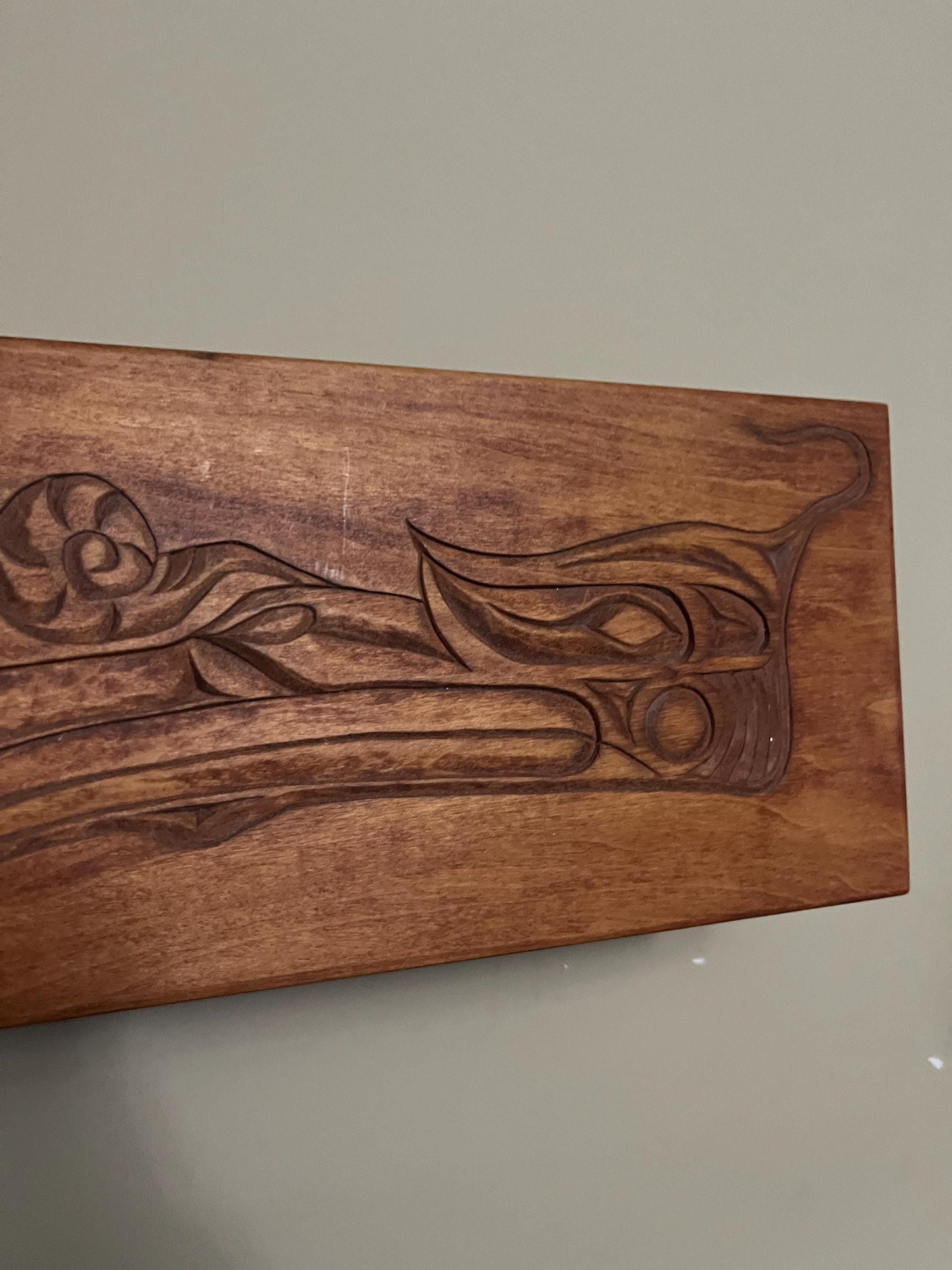 Beautiful indigenous first nation Pacific Northwest coast 11 x 6 inch plaque depicting the hok hok