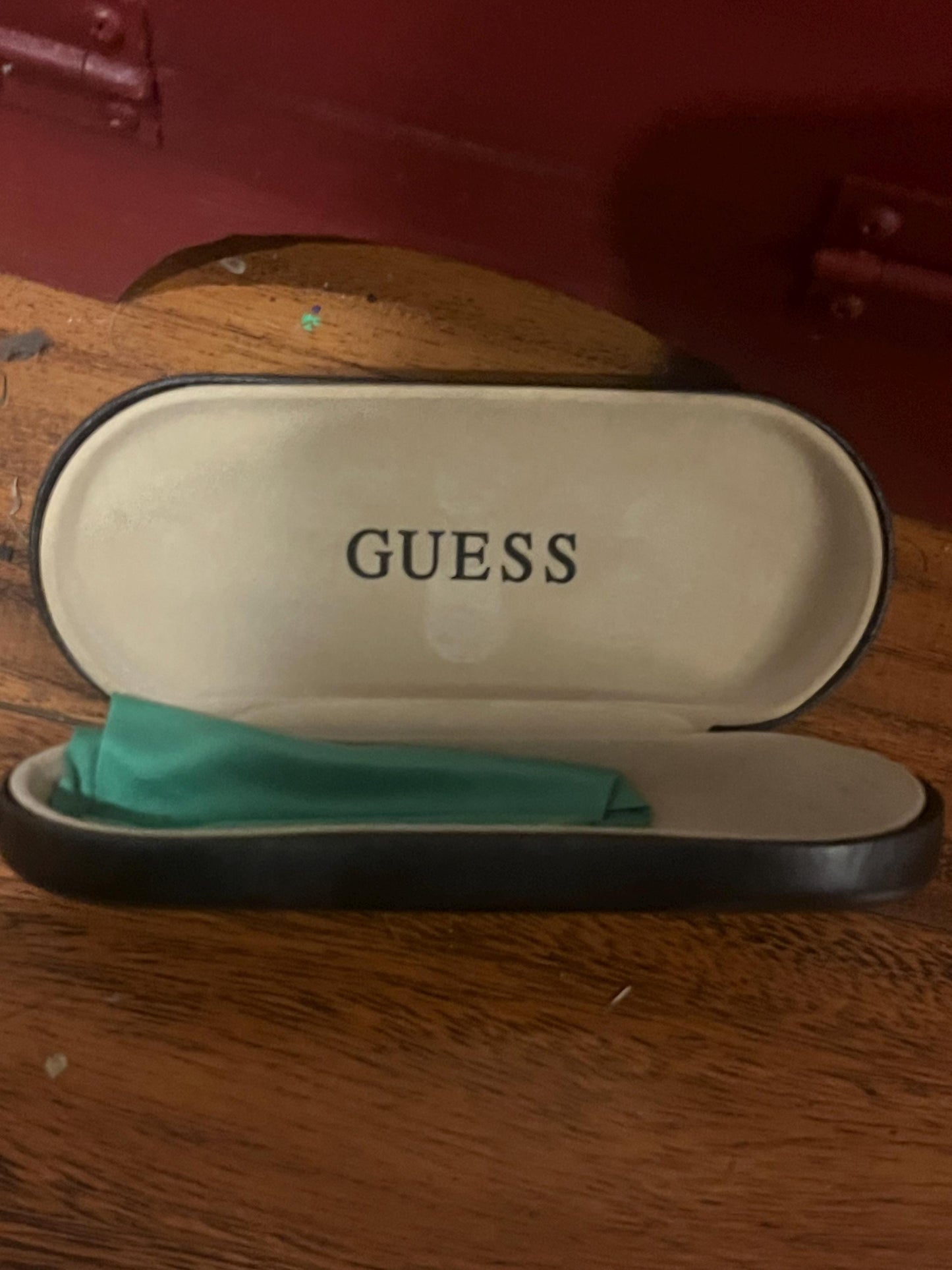 Sexy vintage guess sunglasses In original case  wow