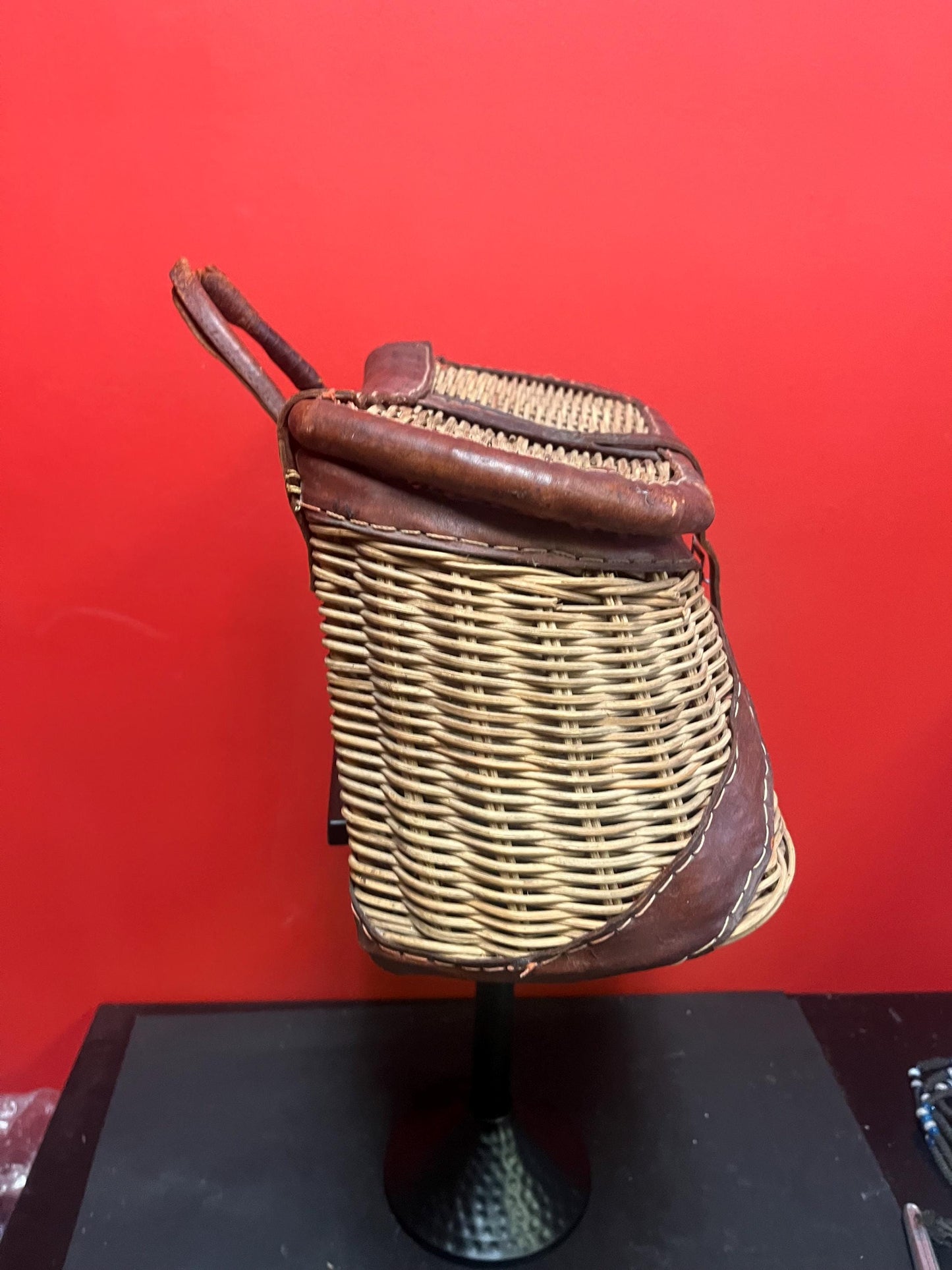 Stunning fishing creel antique basket in very very good condition  15 x 7 x 11“ high - Perfect gift