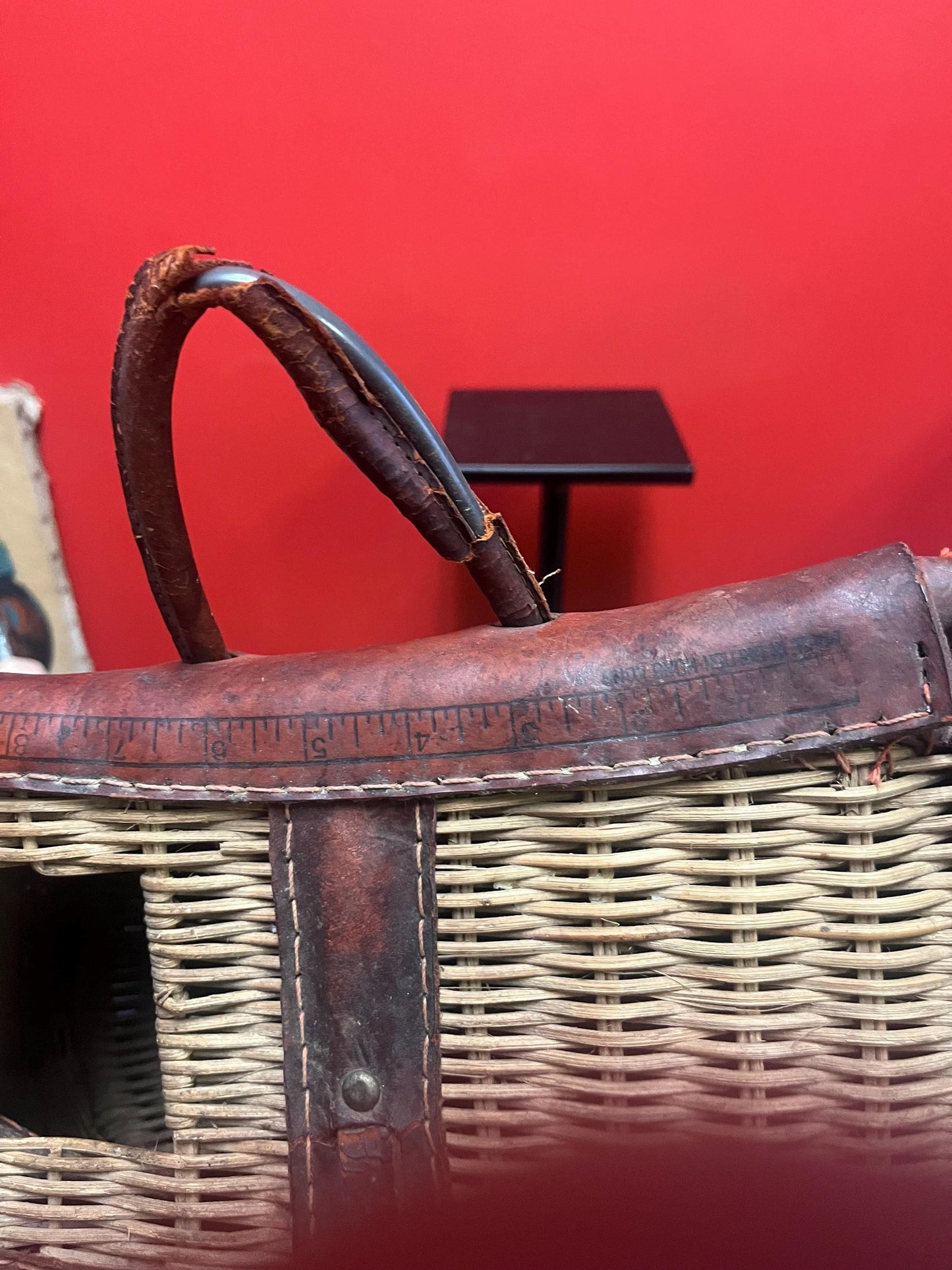 Stunning fishing creel antique basket in very very good condition  15 x 7 x 11“ high - Perfect gift