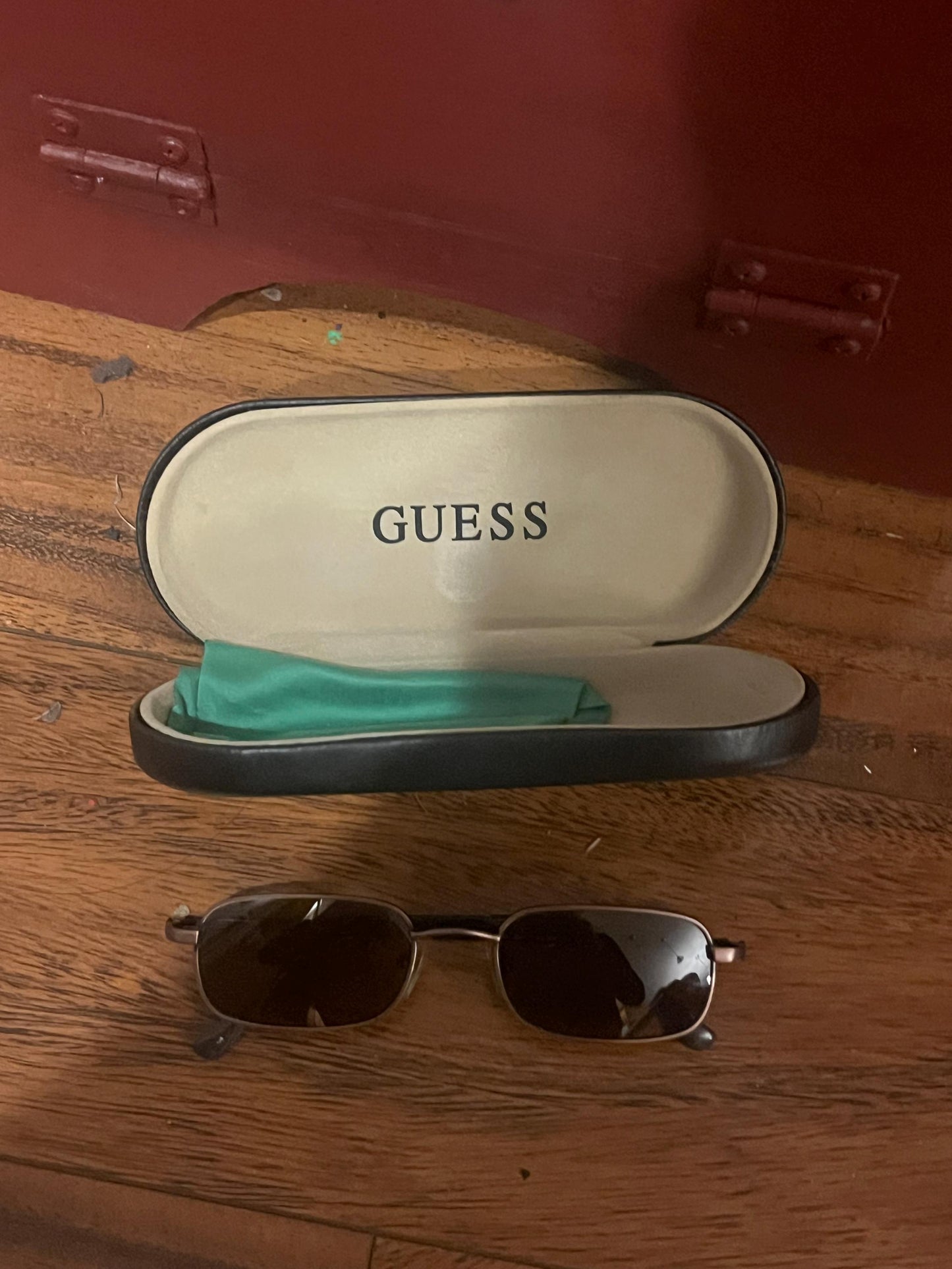 Sexy vintage guess sunglasses In original case  wow