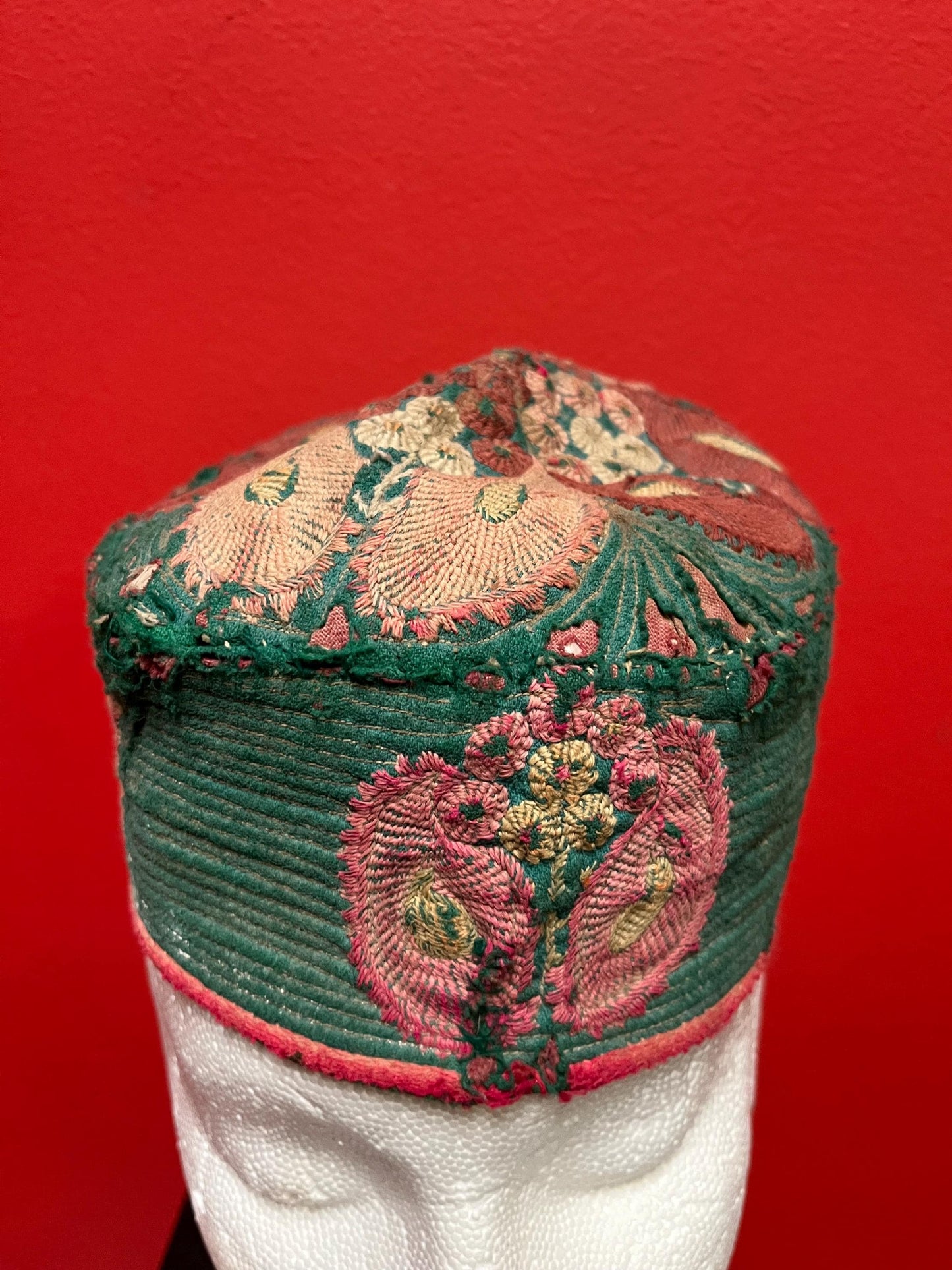 Beautiful 8 x 5 wide antique fez hat in pretty good condition  small to medium head fit