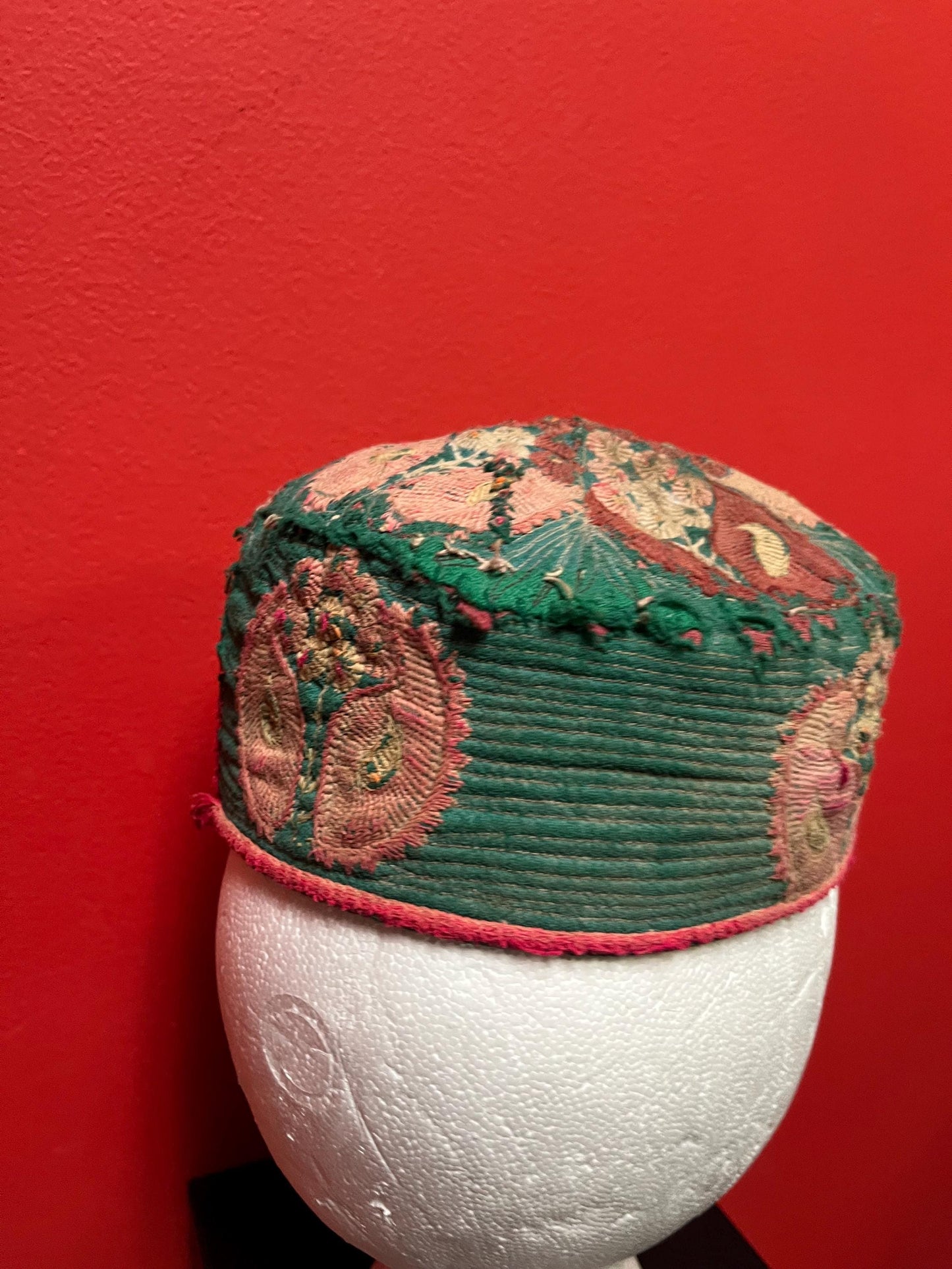 Beautiful 8 x 5 wide antique fez hat in pretty good condition  small to medium head fit