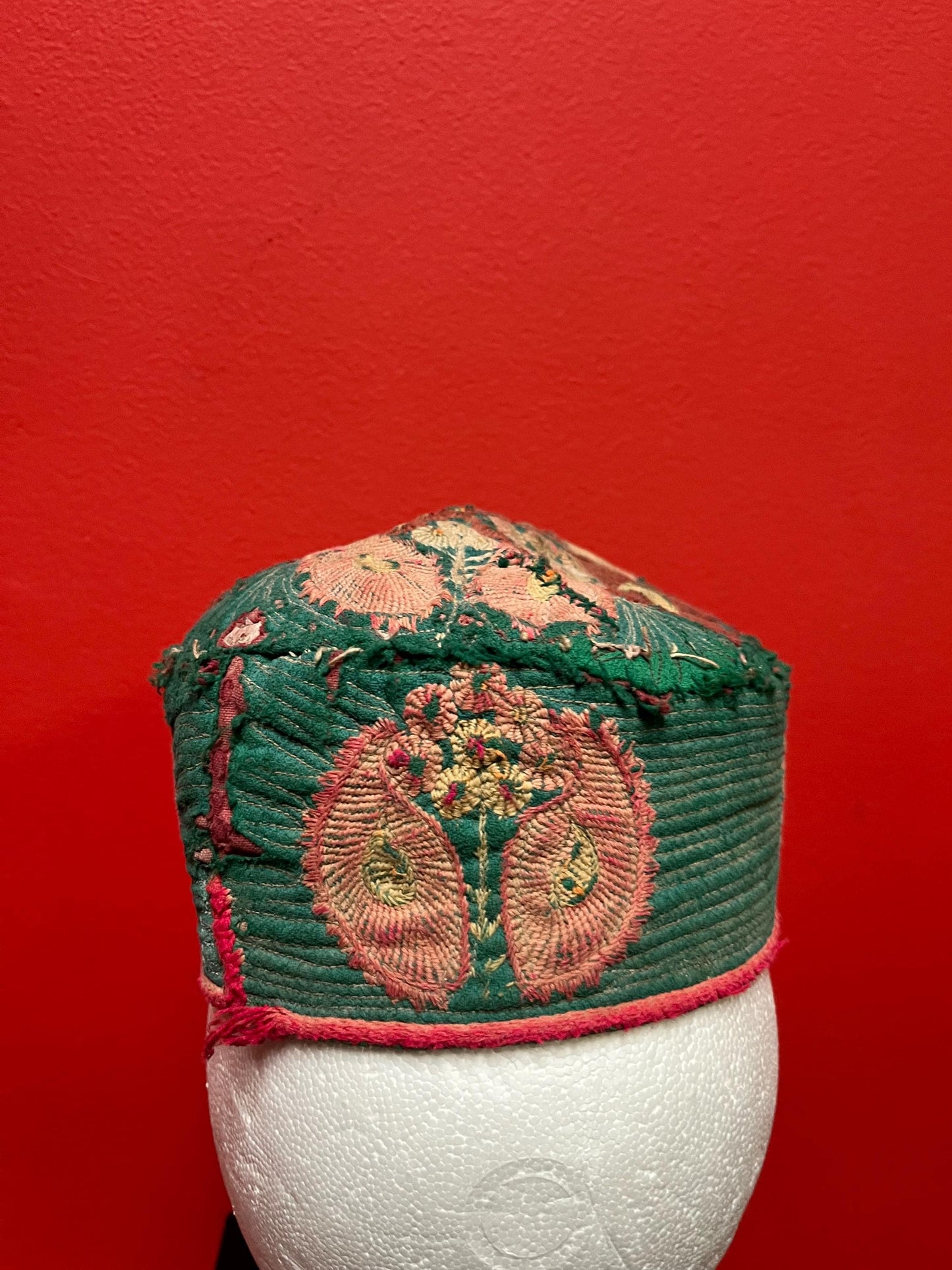 Beautiful 8 x 5 wide antique fez hat in pretty good condition  small to medium head fit