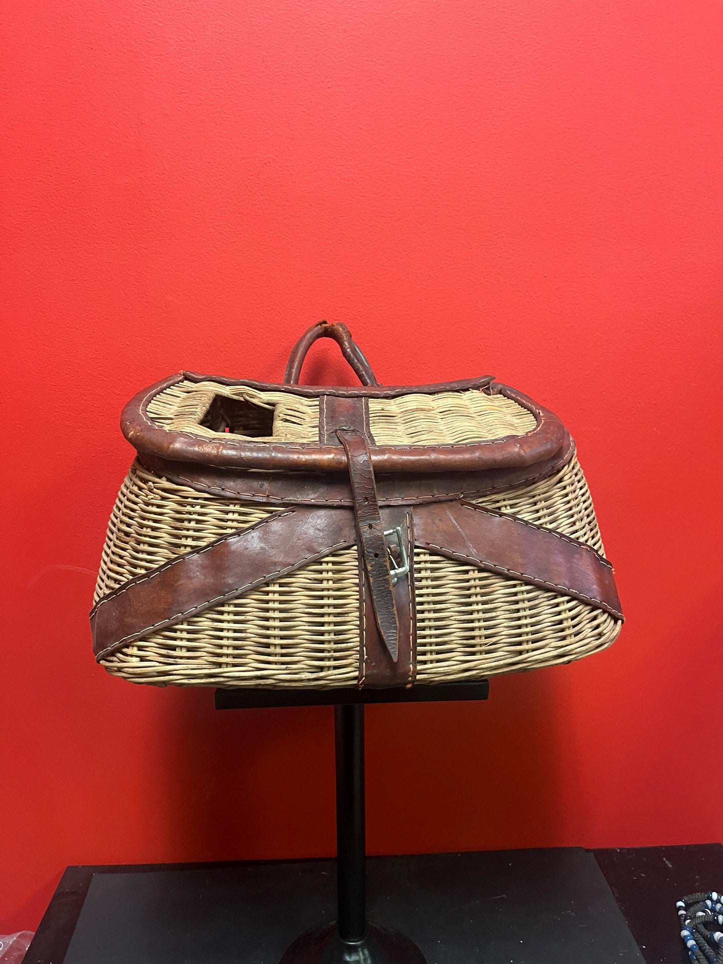 Stunning fishing creel antique basket in very very good condition  15 x 7 x 11“ high - Perfect gift