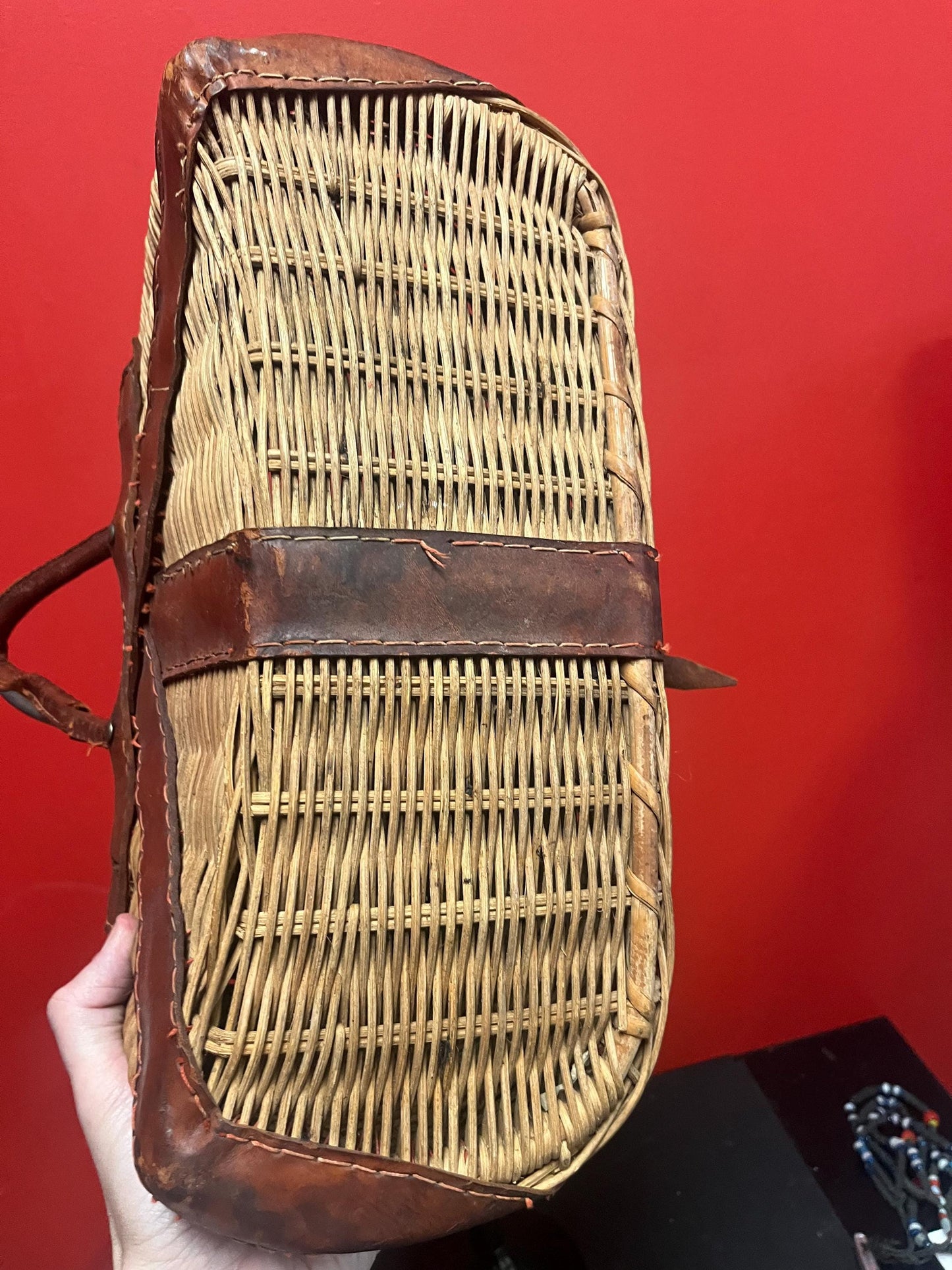 Stunning fishing creel antique basket in very very good condition  15 x 7 x 11“ high - Perfect gift